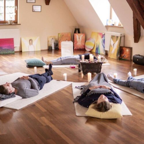 Meditationsstunde im Begegnungsraum