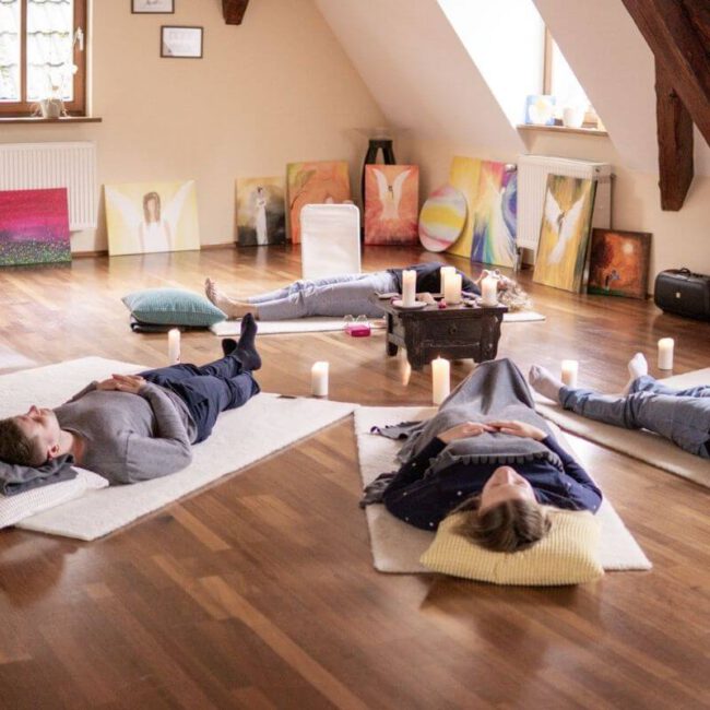 Meditationsstunde im Begegnungsraum